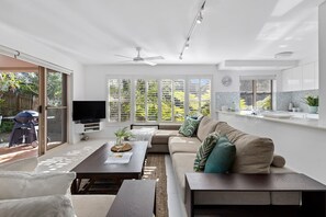 TV - 3BR, Near Little Cove Beach (Little Cove)