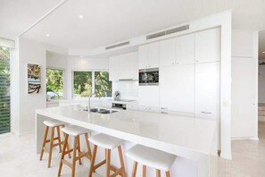 茶具/咖啡用具、冰箱、微波炉、烤箱