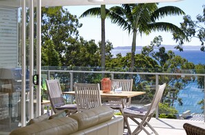 Outdoor dining - Courtyard Charm: Ocean Views, Little Cove (Little Cove)