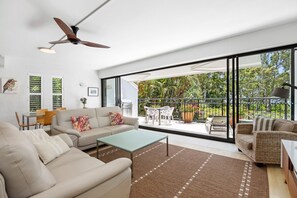 TV - Family Beach Charm (Little Cove)