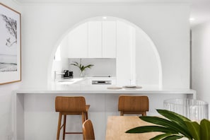 Fridge, microwave, oven, stovetop - Bayona 8: Elegant Family Retreat (Little Cove)