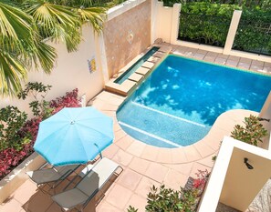 A swimming pool with a sunken hot tub, surrounded by a tiled deck, a blue umbrella, and lounge chairs. - Penthouse with Incredible Views & Pool (Noosa Heads)