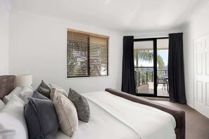 3 bedrooms, iron/ironing board, free WiFi, bed sheets - Penthouse with Incredible Views & Pool (Noosa Heads)