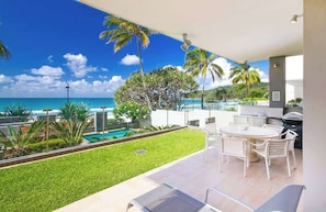 Outdoor dining - The Breakers 3: Noosa Paradise Retreat (Noosa Heads)