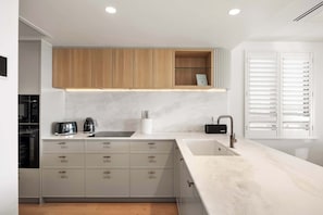 Coffee/tea maker, fridge, microwave, oven