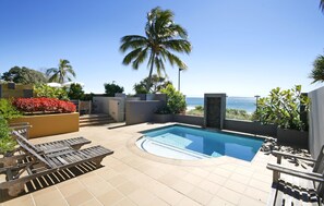 Pool - The Breakers 4: Oceanfront Bliss (Noosa Heads)