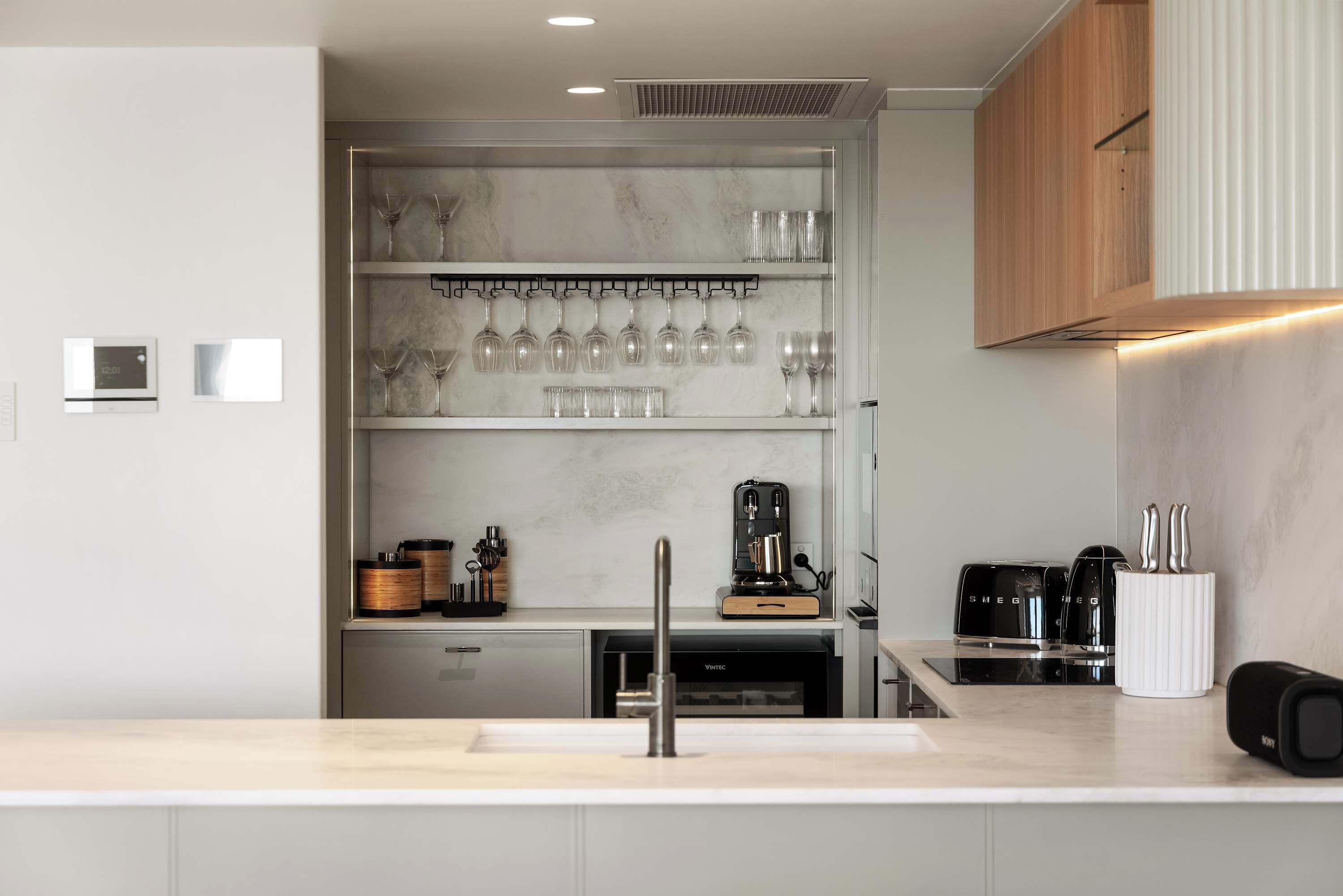 Coffee/tea maker, fridge, microwave, oven