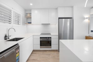 Coffee/tea maker, fridge, microwave, oven
