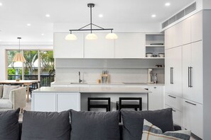 Interior - Luxurious Noosa River Bliss at Como (Noosaville)