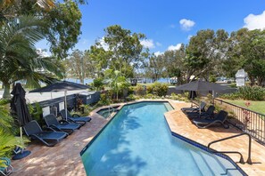 A heated pool - Luxurious Noosa River Bliss at Como (Noosaville)