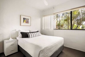 2 bedrooms, iron/ironing board, free WiFi, bed sheets - Cove point1 - Artful Coastal Escape Revamped (Noosa Heads)