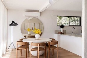 Dining - Cove Point 2 - Seabreeze Hideaway, reimagined (Noosa Heads)