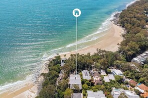 Beach nearby - Cove Point 2 - Seabreeze Hideaway, reimagined (Noosa Heads)