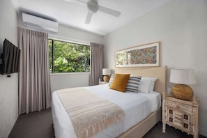 2 bedrooms, WiFi (free), bed sheets