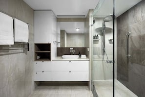 Combined shower/tub, shampoo