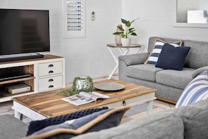 Smart TV - Modern Noosa Retreat - Private Pool (Noosa Heads)
