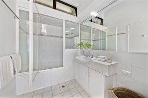 Unclassified image, 5 of 20, button - Modern Noosa Retreat - Private Pool (Noosa Heads)