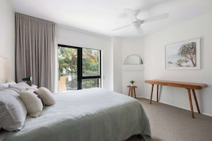 3 bedrooms, iron/ironing board, WiFi (free), bed sheets