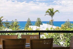 Outdoor dining - Beach Luxury: Ocean Views & Pool (Sunshine Beach)