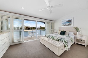 Enjoy a comfortable stay with a large balcony offering views of the sea and surrounding buildings.