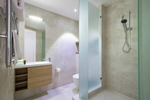 Dusche, Haartrockner, Shampoo