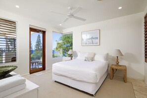 3 bedrooms, iron/ironing board, free WiFi, bed sheets - Oceanview Penthouse Paradise (Sunshine Beach)