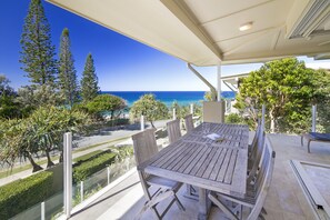 Outdoor dining - Oceanview Penthouse Paradise (Sunshine Beach)
