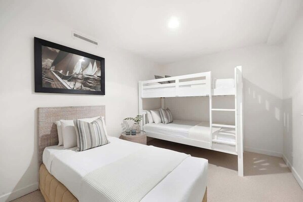 3 bedrooms, iron/ironing board, free WiFi, bed sheets