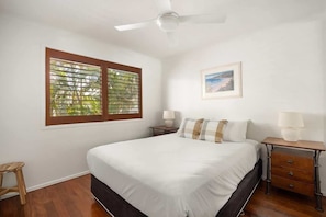 4 bedrooms, iron/ironing board, WiFi (free), bed sheets