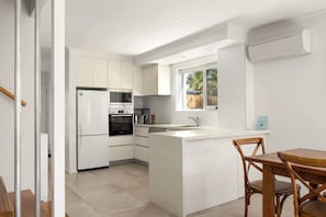Coffee/tea maker, fridge, microwave, oven