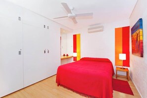 2 bedrooms, iron/ironing board, free WiFi, bed sheets - Kalang: Little Cove Joyful Retreat (Little Cove)