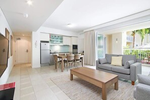 Smart TV - Laguna 117 - Poolside, Near Beach (Noosa Heads)
