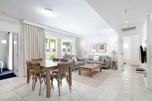 Interior - Laguna 117 - Poolside, Near Beach (Noosa Heads)