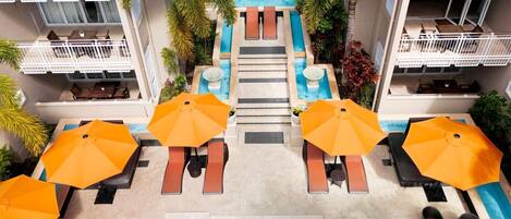 Een verwarmd zwembad