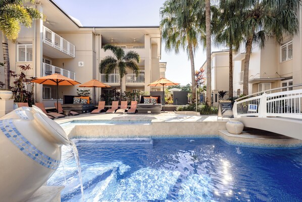 UppvÀrmd pool