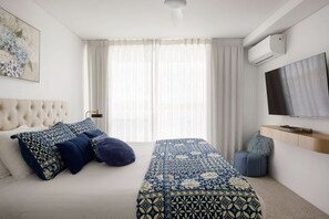 3 bedrooms, iron/ironing board, WiFi (free), bed sheets