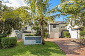 Exterior - Eco Beachside Family Gem: Pool Access (Little Cove)