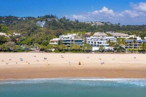Una spiaggia nelle vicinanze