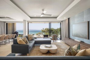 Smart TV - Noosa Court 6: Main Beach Gem (Noosa Heads)