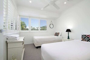 3 bedrooms, free WiFi, bed sheets - Noosa Haven Apt 12: Riverfront Elegance (Noosaville)