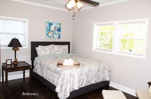 Bedroom 1 - 10 minutes from Downtown Atlanta! Full -Sized House with Game Room & Deck (Atlanta)