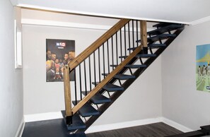 Basement  - 10 minutes from Downtown Atlanta! Full -Sized House with Game Room & Deck (Atlanta)