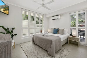 2 bedrooms, iron/ironing board, free WiFi, bed sheets - Beachfront in Boutique Complex (Noosa Heads)