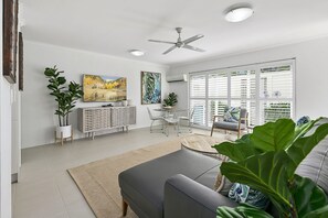 TV - Beachfront in Boutique Complex (Noosa Heads)