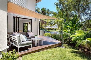 Terrace/patio - Quay Largo: Riverside Haven (Noosaville)