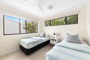 3 bedrooms, iron/ironing board, WiFi, bed sheets