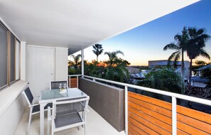 Outdoor dining - Noosa Parade Value (Noosa Heads)