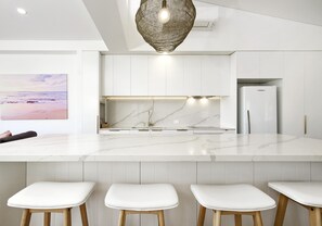 Fridge, microwave, oven, stovetop - Viva la Sunshine: Pool, View & Rooftop (Sunshine Beach)