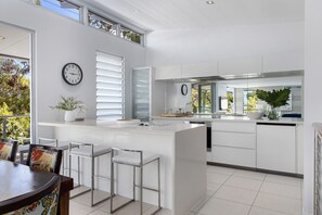 Fridge, oven, stovetop, dishwasher - Stunning Duplex with Rooftop Terrace (Little Cove)