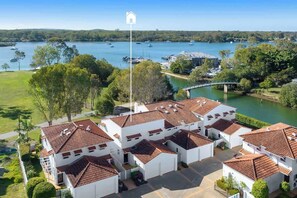 Exterior - Villa Aqua: Riverside Retreat with Pool (Noosaville)